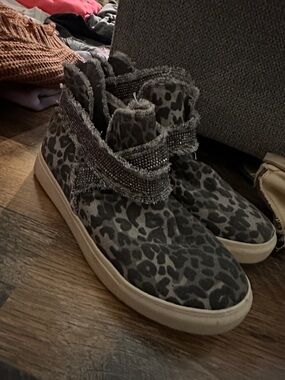 Very G Gray Leopard Print High-Top Sneakers with Beaded Straps